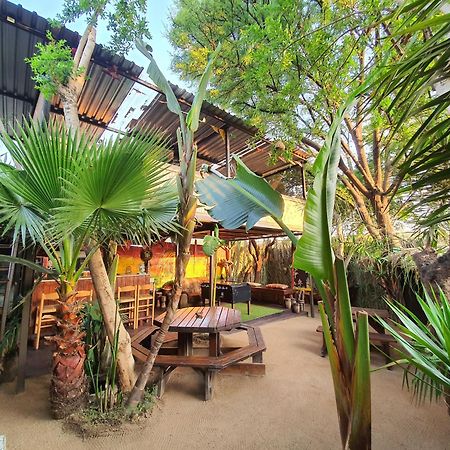 A Pousada Lebo'S Soweto Backpackers Exterior foto