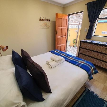 A Pousada Lebo'S Soweto Backpackers Exterior foto