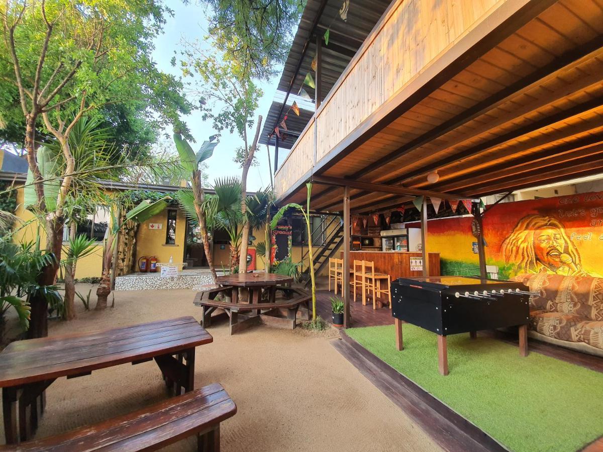 A Pousada Lebo'S Soweto Backpackers Exterior foto