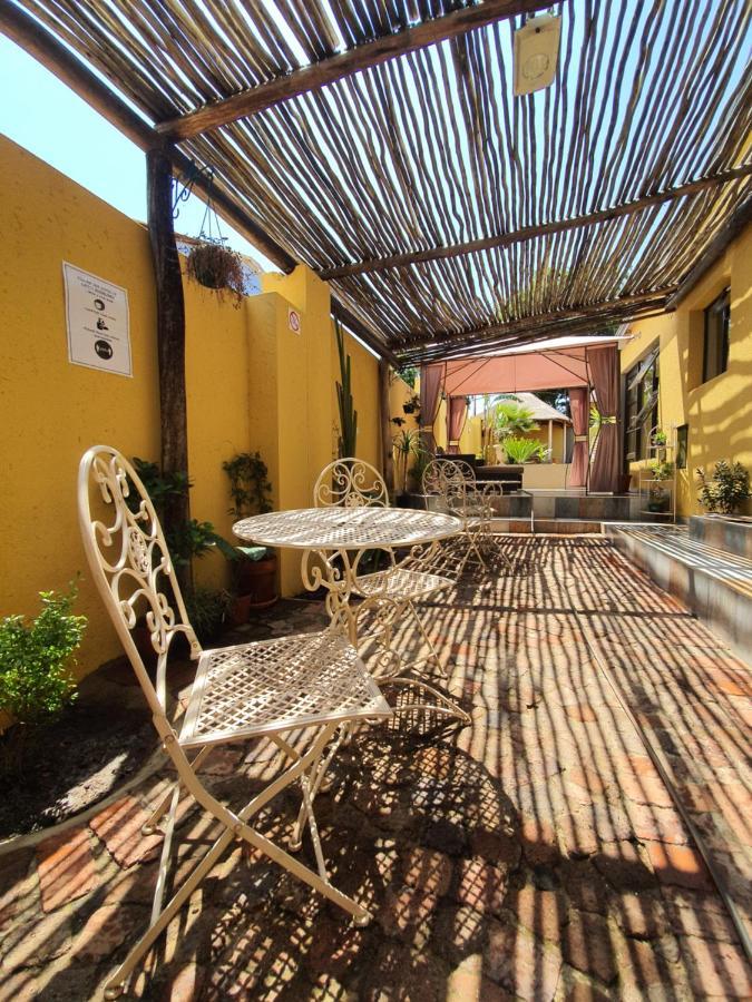 A Pousada Lebo'S Soweto Backpackers Exterior foto
