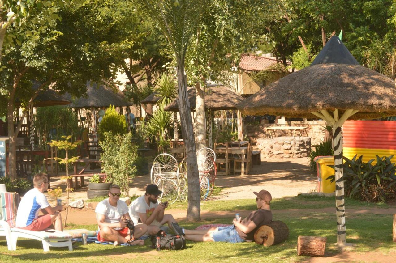 A Pousada Lebo'S Soweto Backpackers Exterior foto